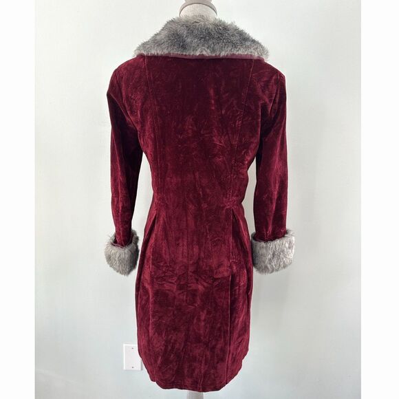 90s Vintage Red Velvet Coat with Faux Fur Trim Elegant Winter Style Girls 14/16 - Picture 2 of 11